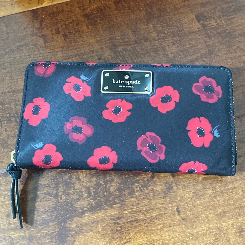 Kate Spade Wilson Road Poppy Wallet - Picture 2 of 11